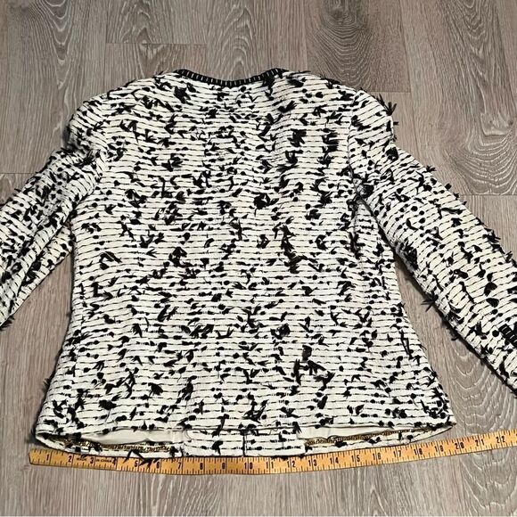 Chanel black and white Tweed 95 Cruise Karl Lagerfeld jacket Gold CC Buttons 40 - Picture 11 of 15